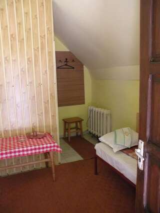 Комплексы для отдыха с коттеджами/бунгало Camping Paradisul Soferilor Онешти Двухместный номер с 2 отдельными кроватями и собственной ванной комнатой-1