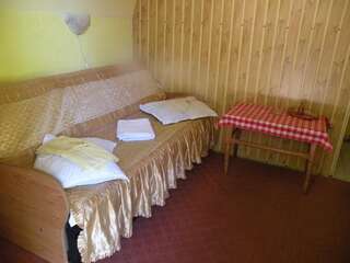 Комплексы для отдыха с коттеджами/бунгало Camping Paradisul Soferilor Онешти Двухместный номер с 2 отдельными кроватями и собственной ванной комнатой-2
